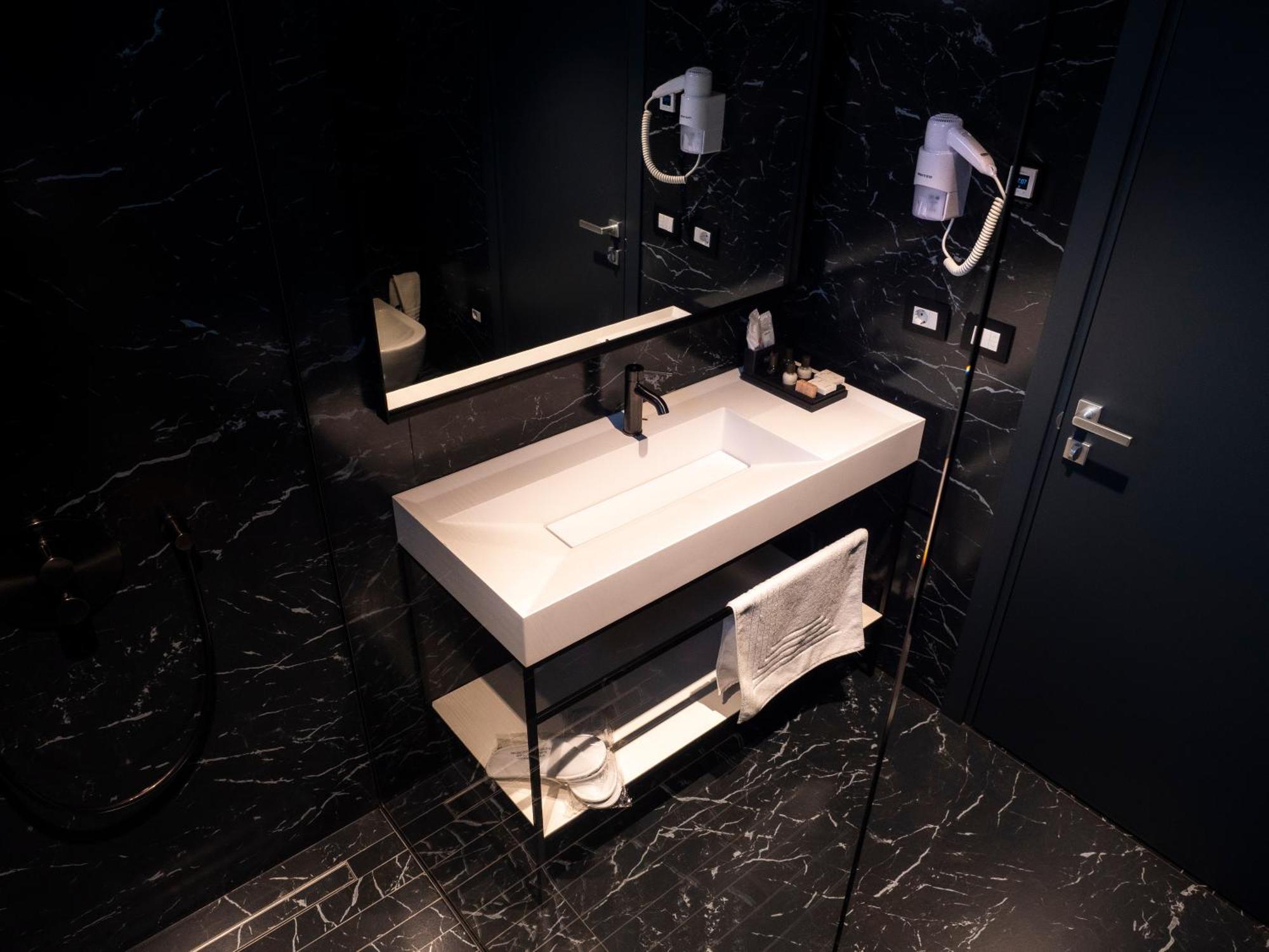 Moncafe Boutique Hotel & Spa Tiranë Luaran gambar