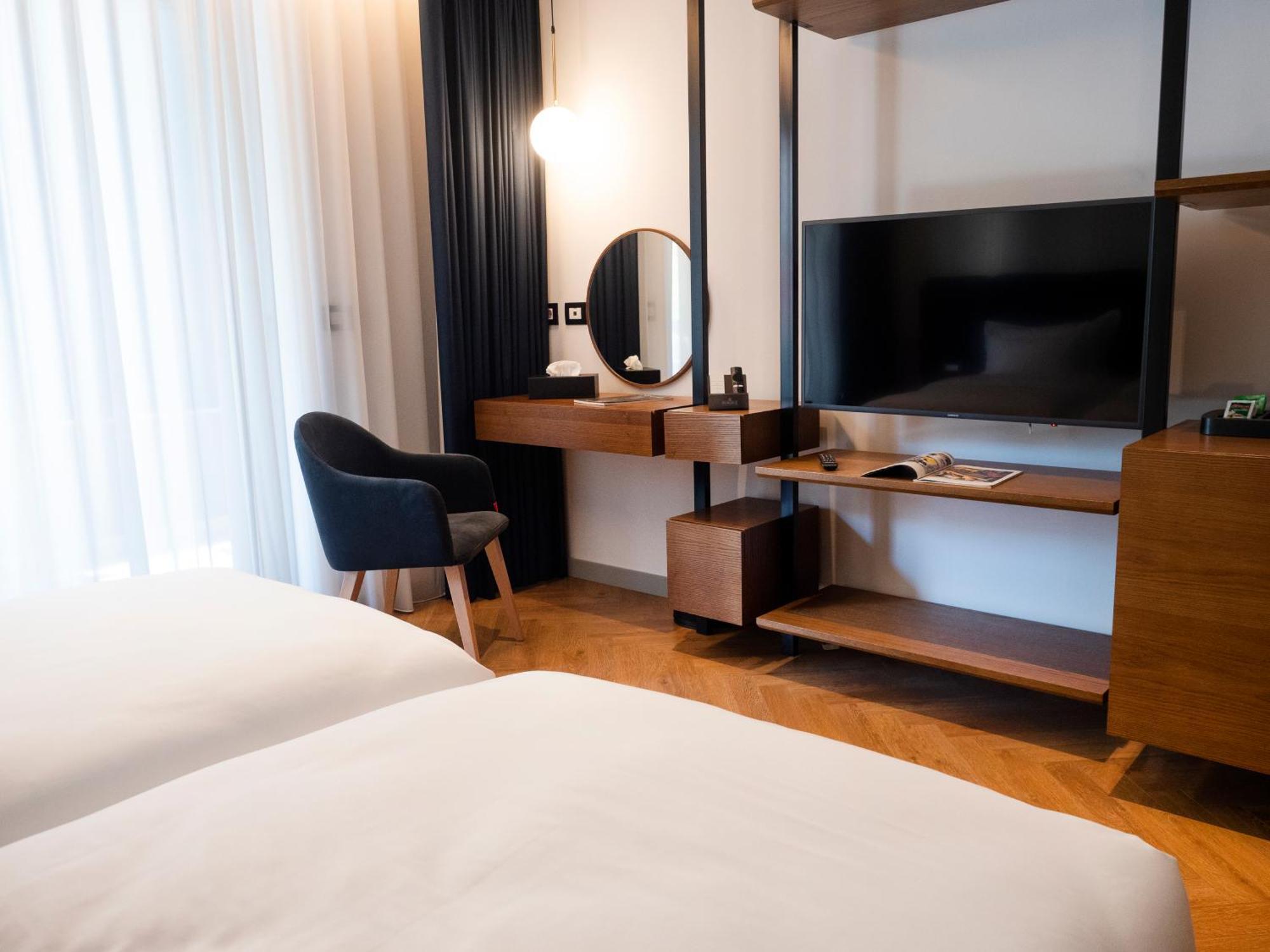 Moncafe Boutique Hotel & Spa Tiranë Luaran gambar